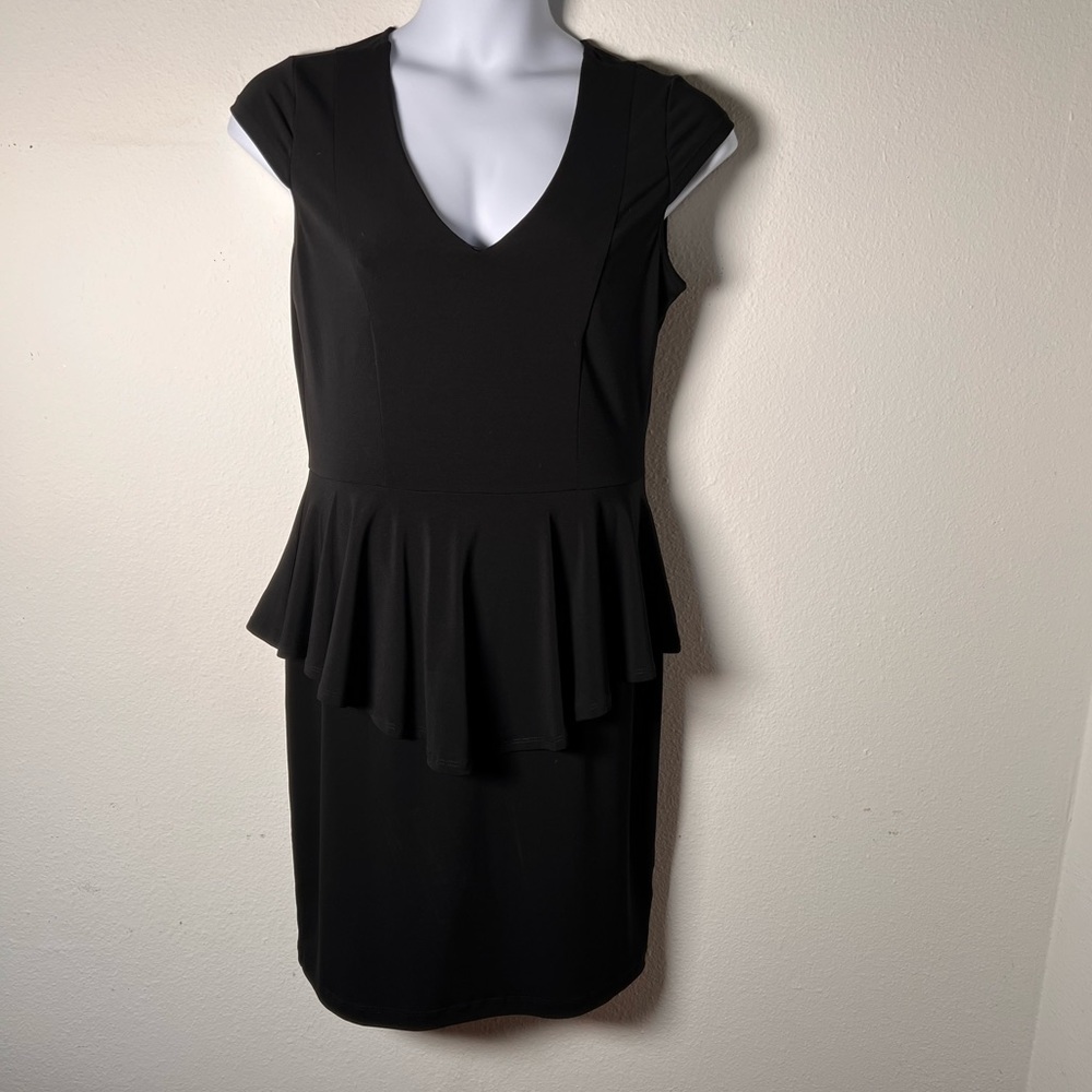 NEW without tags, NEVER WORK, XL Karen Kane little black dress - flattering